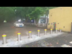 Bollards de sécurité anti-collision automatiques: choix entre une installation à flanc et une installation intégrée